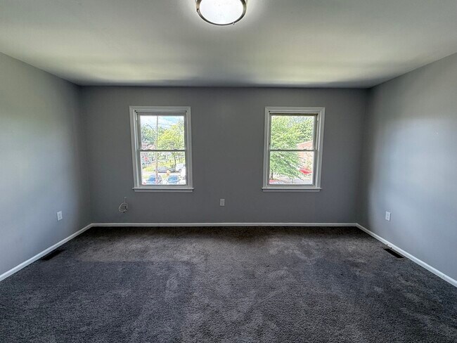 Building Photo - 502 S Logan Ave