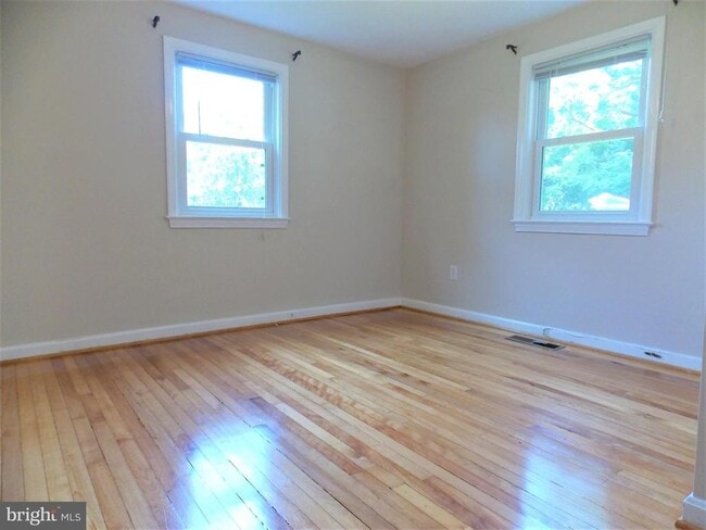 Building Photo - 6409 Higham Dr
