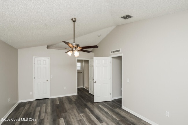 Building Photo - 933 Carver Rd SE