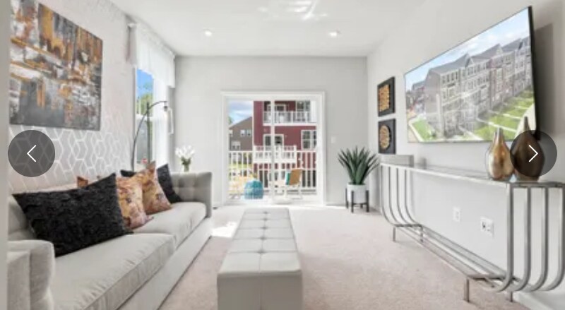 Building Photo - 658 b