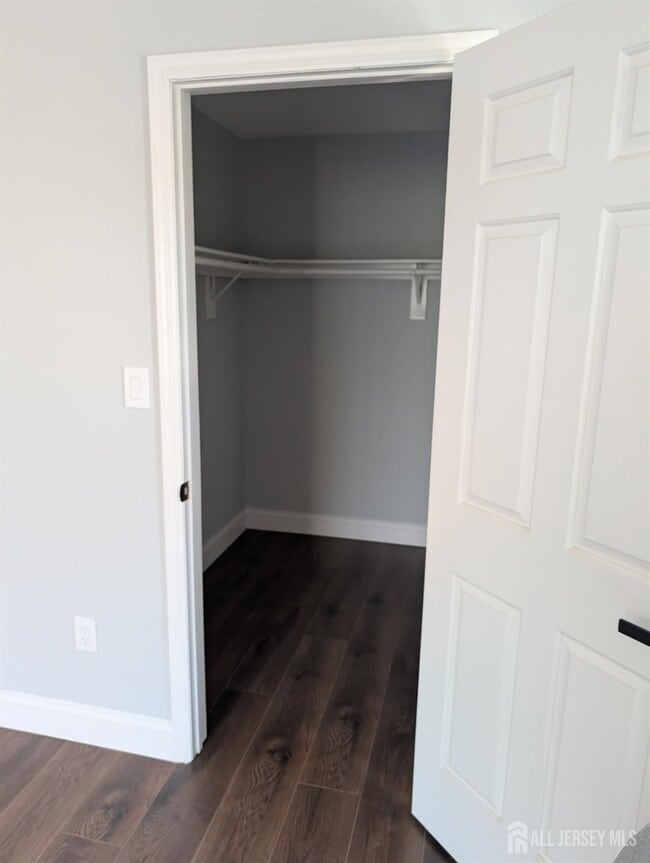 Building Photo - 1008 Hidden Village Dr