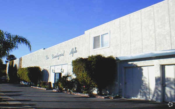 Building Photo - The Courtyard Apartments