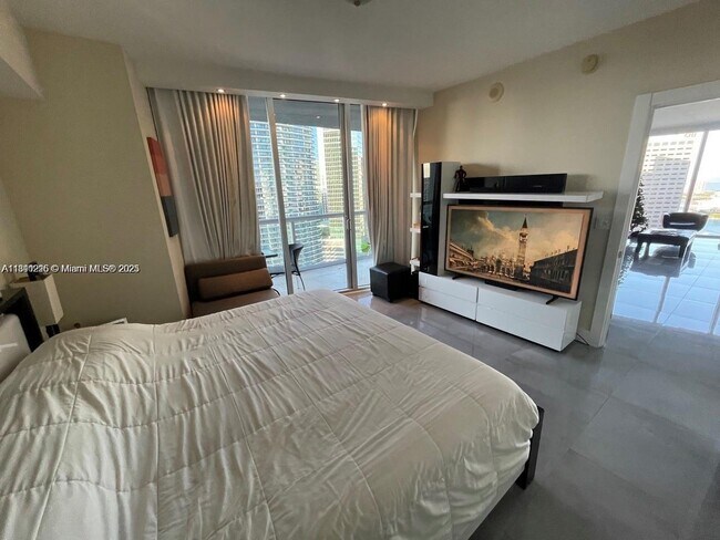 Building Photo - 475 Brickell Ave