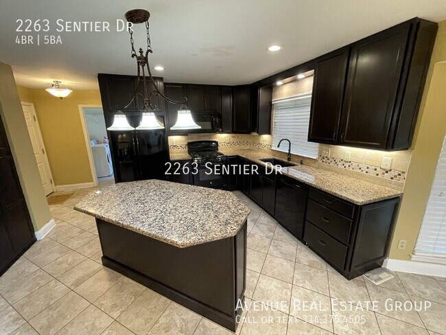 Building Photo - 2263 Sentier Dr