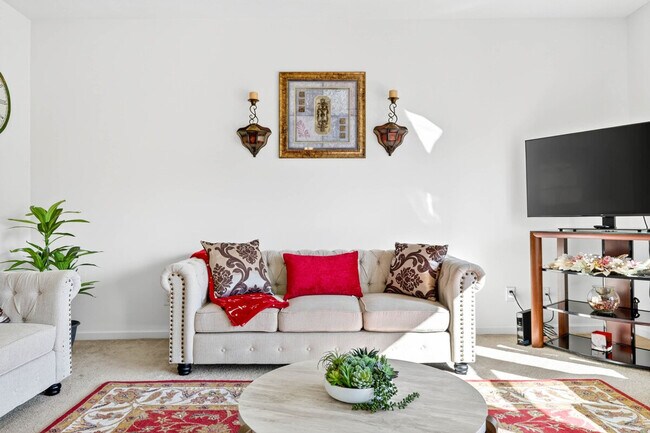 Building Photo - 4663 Bayview Dr