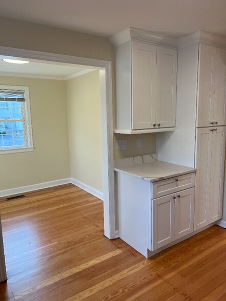 Building Photo - 80 Figlar Ave