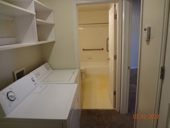 Building Photo - 650 N 500 W