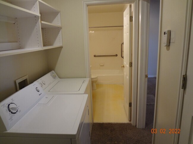 Building Photo - Great One Bedroom near Provo Rec Center, Utah Valley Hospital, and BYU!