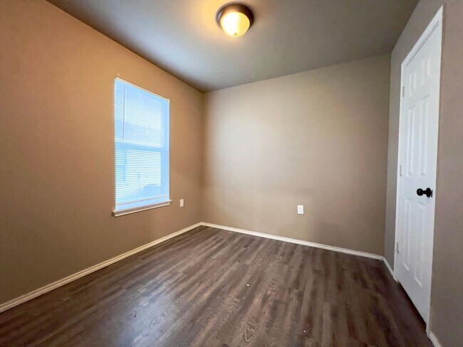 Building Photo - Charming 3-Bedroom Home with Hardwood Floors & Large Backyard – Lubbock, TX