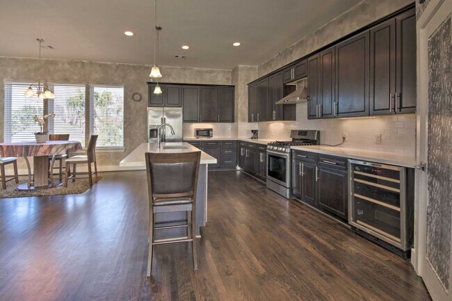 Building Photo - 2107 Stuart St