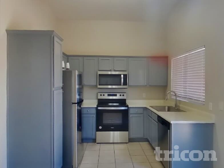 Building Photo - 2022 E Winston Dr