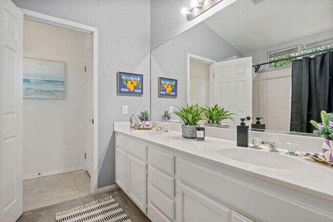 Building Photo - 475 Heritage Ln