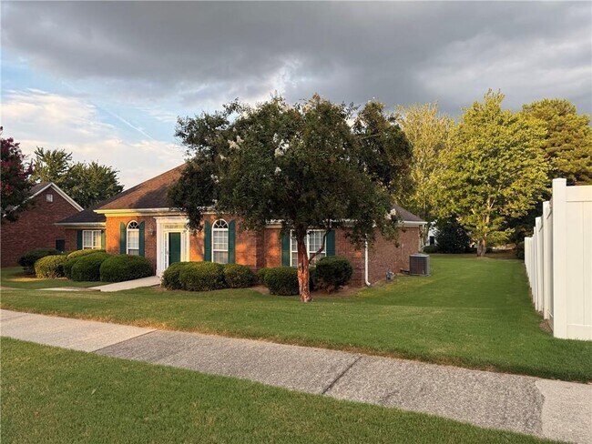 Building Photo - 1244 Saxony Dr SE
