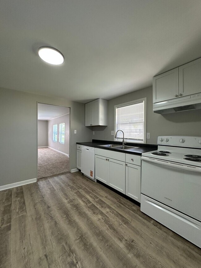 Building Photo - Backyard Nights & Front Porch Mornings — Cozy 3BR Brick Ranch in Fairlawn