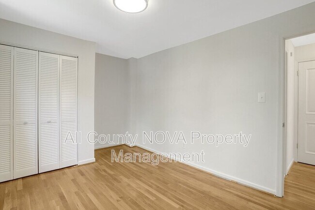 Building Photo - 3353 Ardley Ct