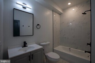 Building Photo - 1224 W Silver St