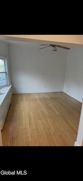 Building Photo - 65 Lark St