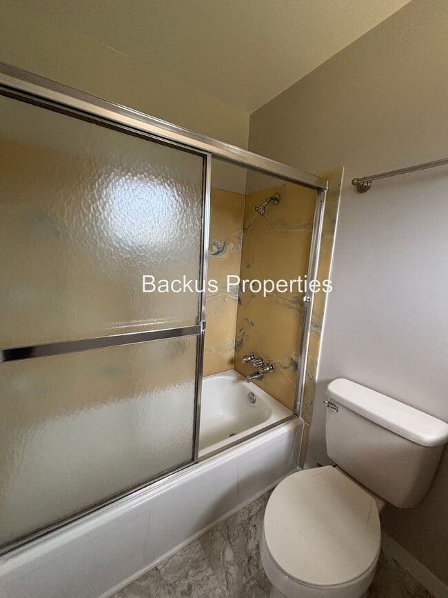 Building Photo - Three bedroom North Salinas Home on Linwoo...
