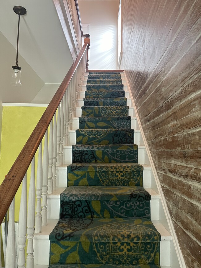 Staircase - 828 White St