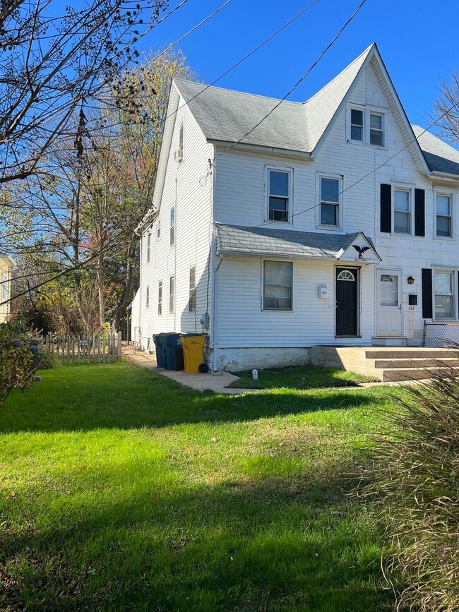 Building Photo - Coming SOON! UPDATED! GREAT AMENITIES! GREAT LOCATION! 4 Bedroom 2.5 Bathroom