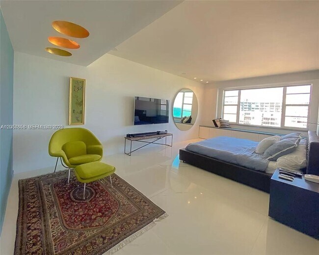 Building Photo - 5255 Collins Ave