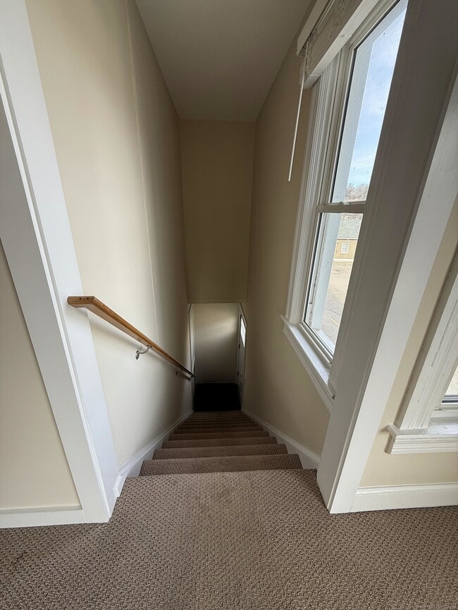 Building Photo - 25 Bridge St