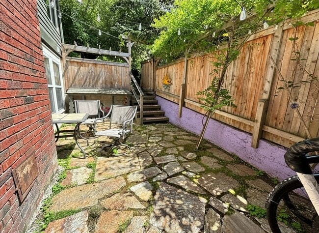 Building Photo - 4Bd/2.75Ba Seattle Home