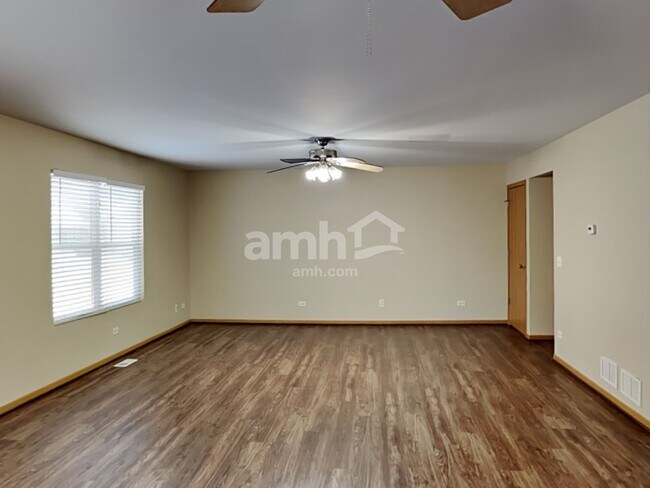 Building Photo - 329 Verbena Ln