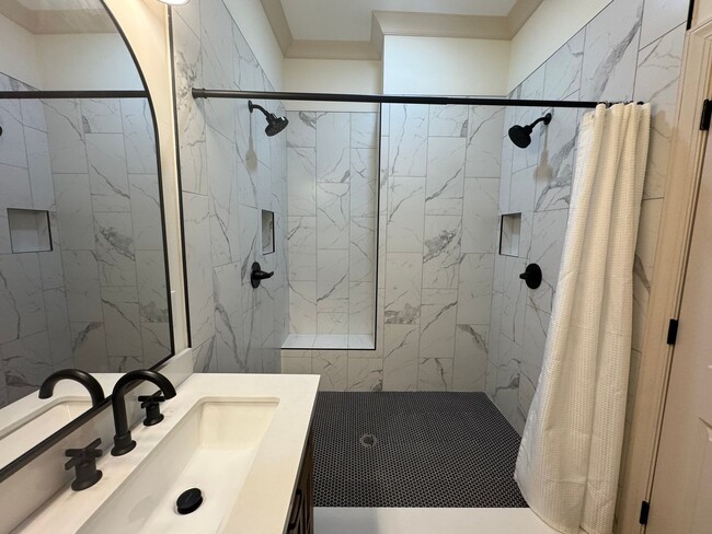 Building Photo - Fully Renovated Home just minutes from Downtown Rock Hill