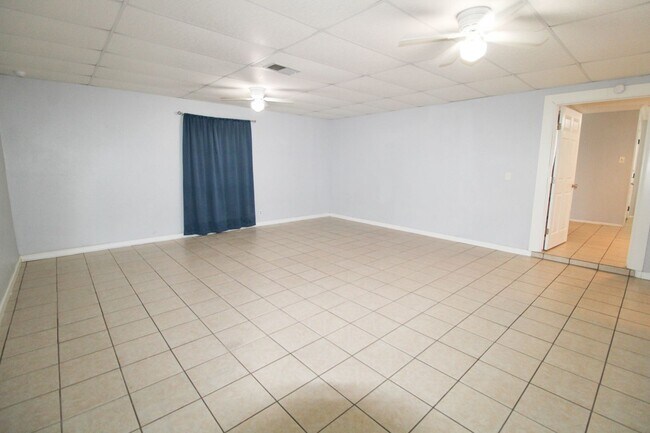 Building Photo - 10535 Breeds Hill Dr