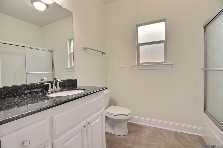 Building Photo - 20357 Chaumont Ave