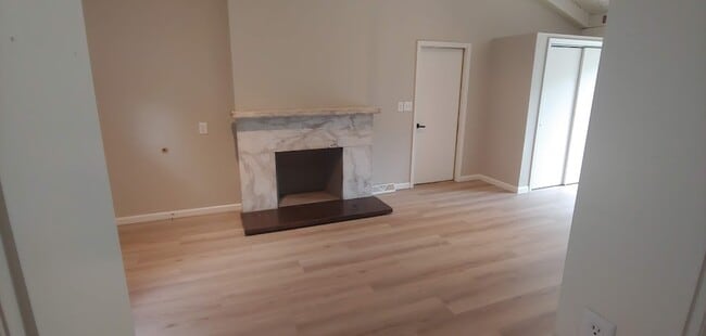 Building Photo - 4425 N 105th St