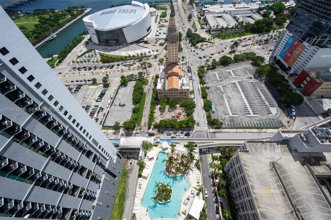 Building Photo - 601 NE 1st Ave