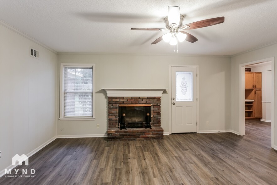 Building Photo - 1176 Cedar Cir S