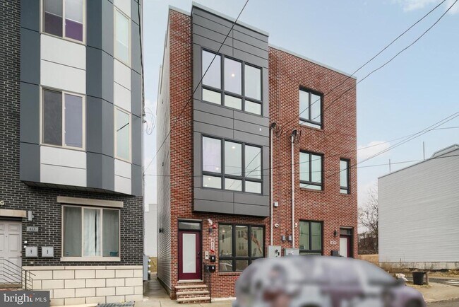 Building Photo - 411 W Hewson St