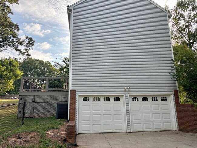 Building Photo - 193 Heather Dr