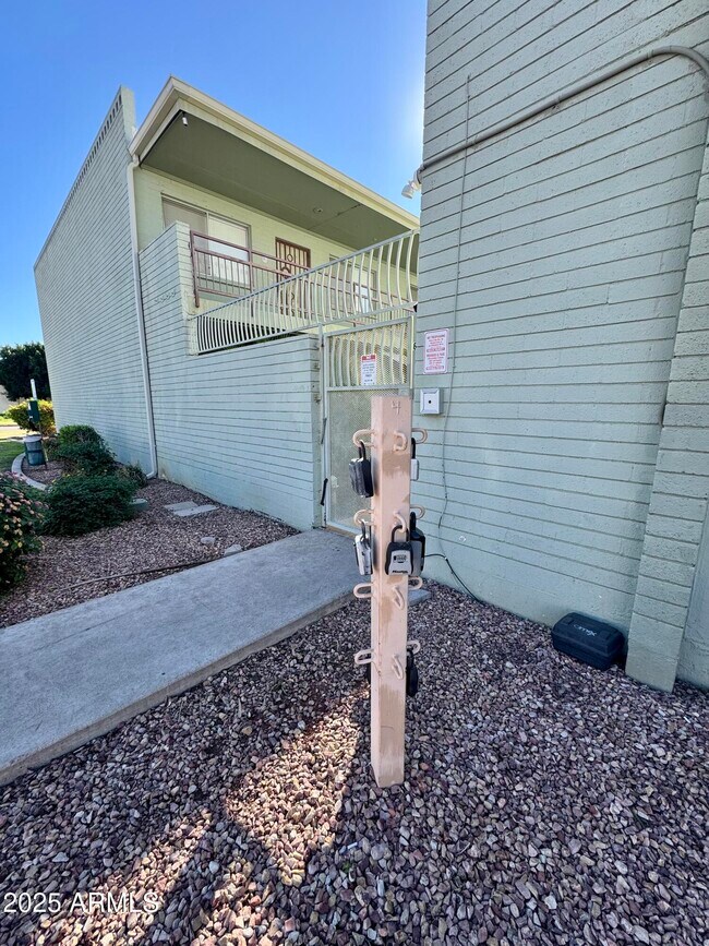 Building Photo - 1702 W Tuckey Ln