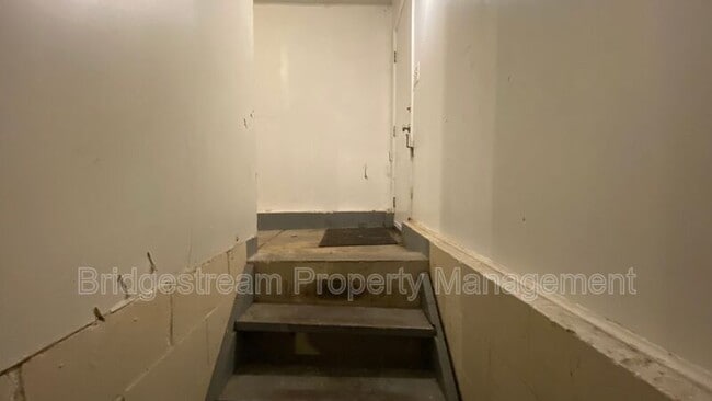 Building Photo - 105 Bedford Farm Cir