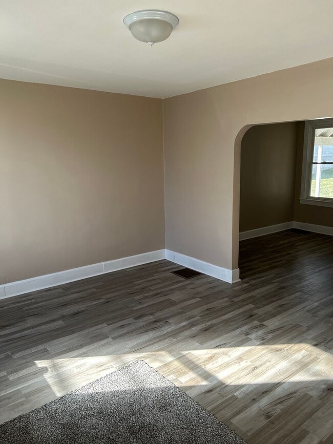 Building Photo - Stunning Home Located in Northeastern School District
