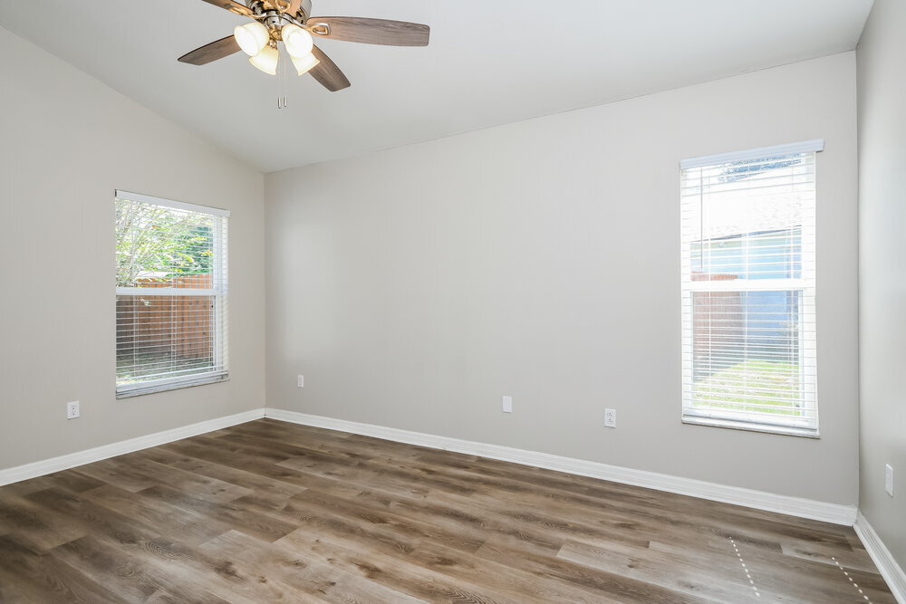 Building Photo - 652 Sitka Ct