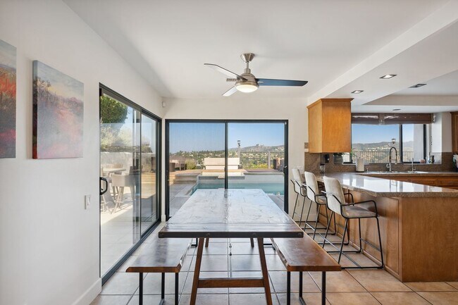 Building Photo - 4372 Park Vicente