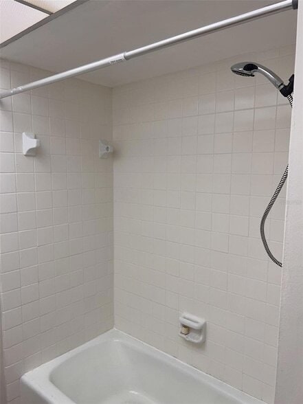 Building Photo - 1120 N Shore Dr NE