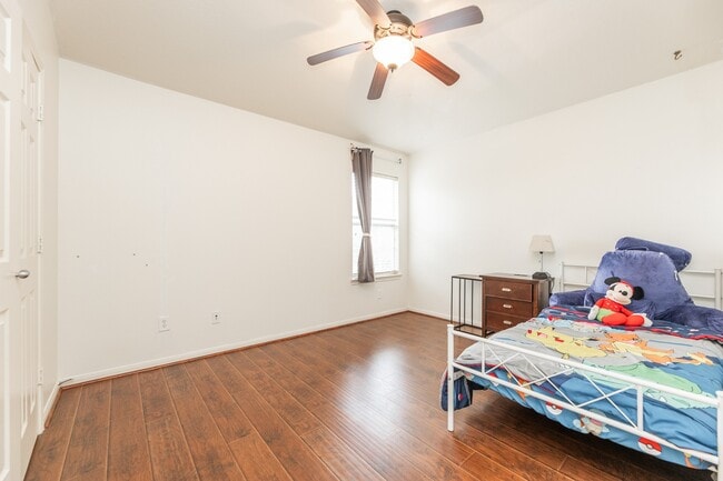 Building Photo - 6451 Applewood Forest Dr