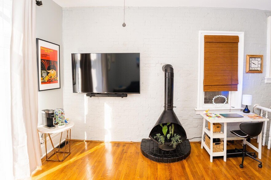 Living room - 4628 McPherson Ave