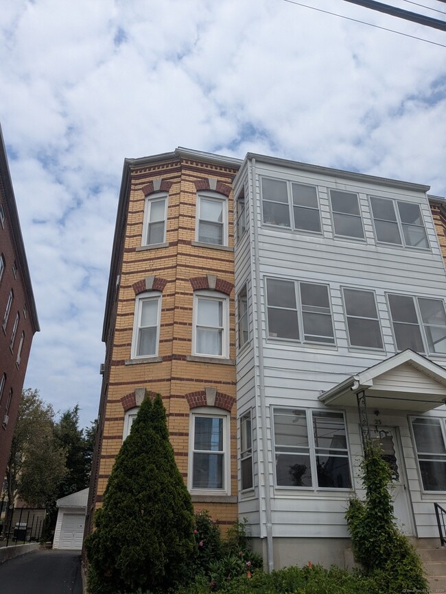 Building Photo - 23 Lyman St