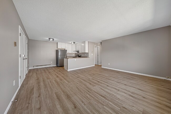 Building Photo - 1402 Division St W