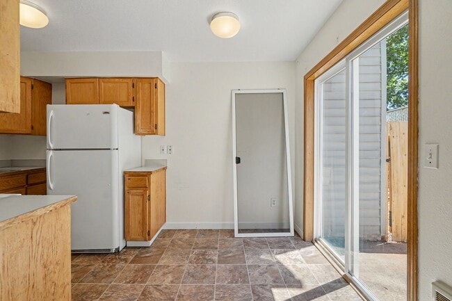 Building Photo - 5260-5262 Springcrest Drive