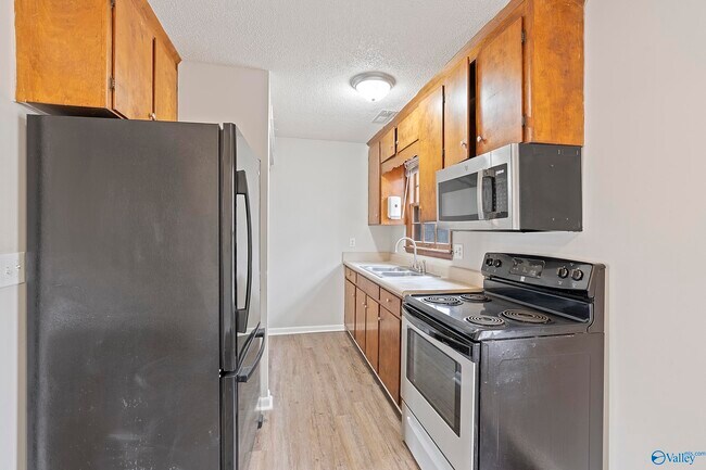 Building Photo - 2710 Cave Ave NW