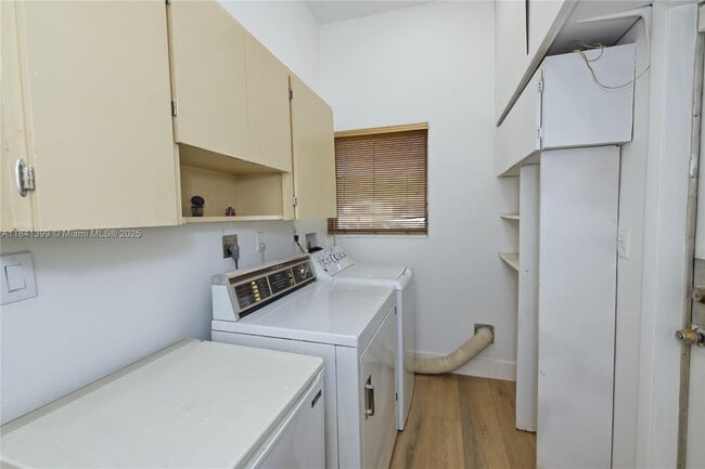 Building Photo - 1411 SW 82nd Ct