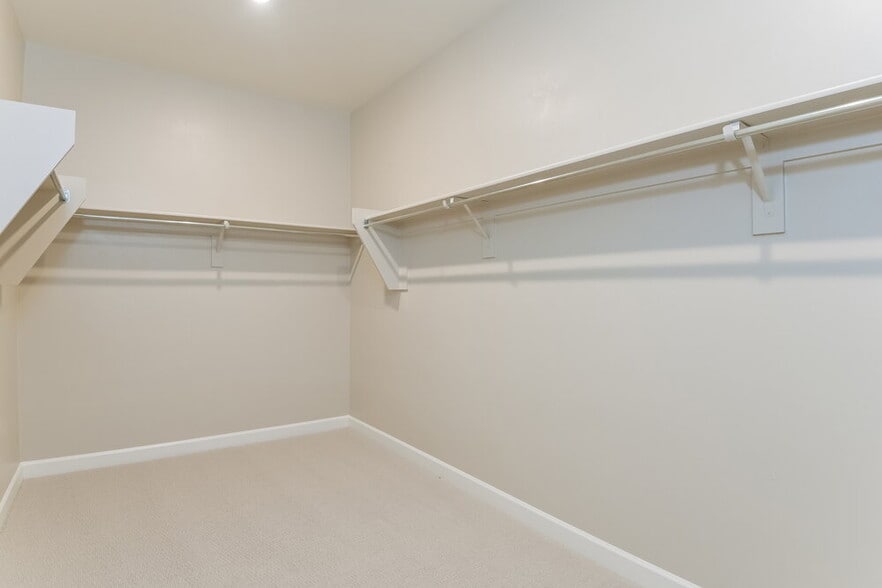 Building Photo - 13854 E Red Oaks Dr